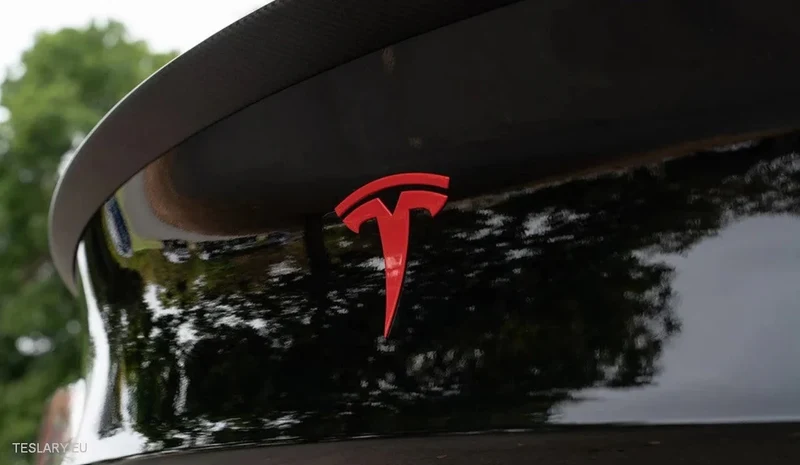 Tesla Model 3 / Y Hecklogo Schwarz, Carbon, Chrom, Rot