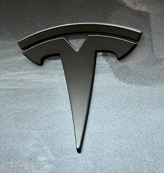 Tesla Model 3 / Y Hecklogo Schwarz, Carbon, Chrom, Rot