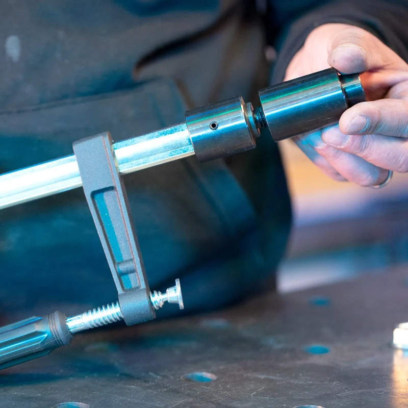STAHLWERK Anschlagbolzen und Spannbolzen Höhe 50 mm mit Gewinde M 14 für Schweißtische mit D22 Lochsystem - Praktisches 4 er Set