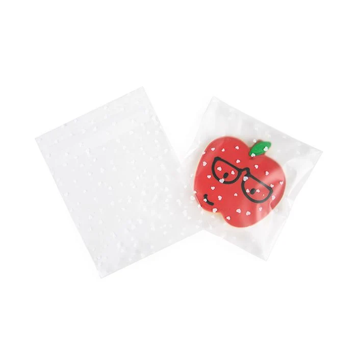 Frostweißer Plastik Klappenbeutel 12,7x12,7 cm mit Herzen Haftklebestreifen (100 Stück) [B55FH]