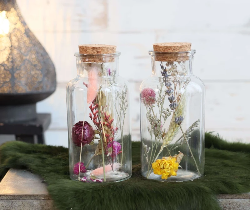 Glasmedikamentenflaschen mit zwei Trockenblumen Ø7cm (12 Stück) [IFS-29394]