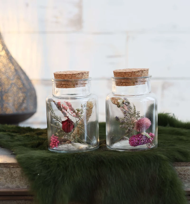 Glasmedikamentenflaschen mit zwei Trockenblumen Ø7cm (12 Stück) [IFS-29394]