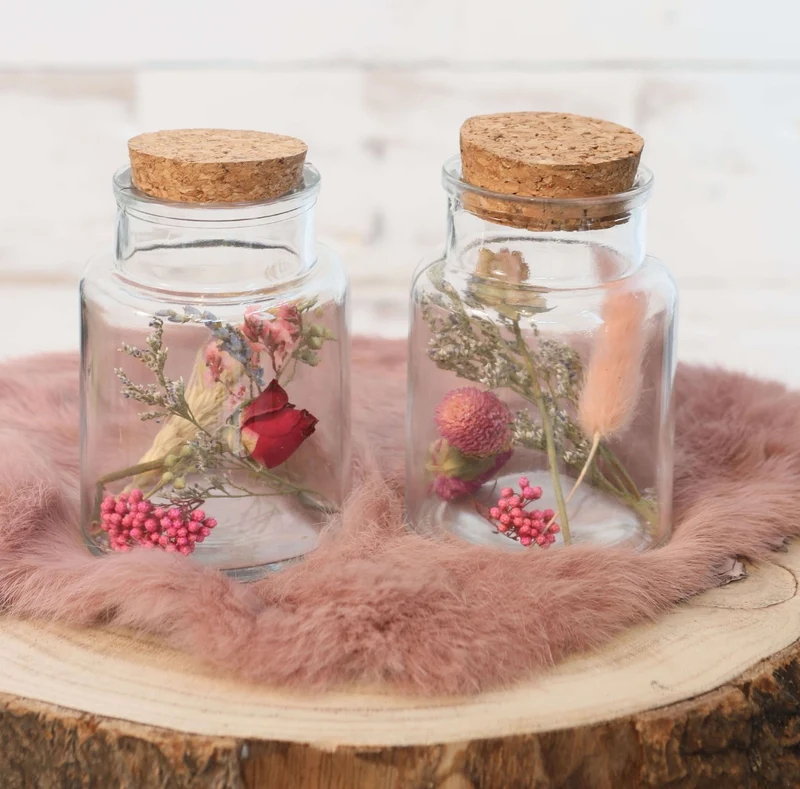 Glasmedikamentenflaschen mit zwei Trockenblumen Ø7cm (12 Stück) [IFS-29394]